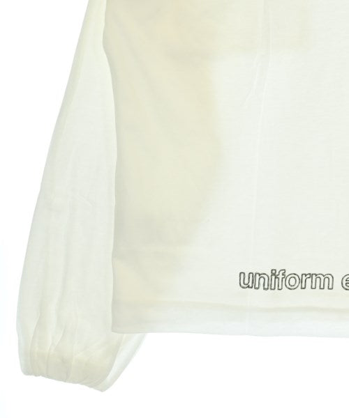 uniform experiment เสื้อยืด/เสื้อท็อปส์