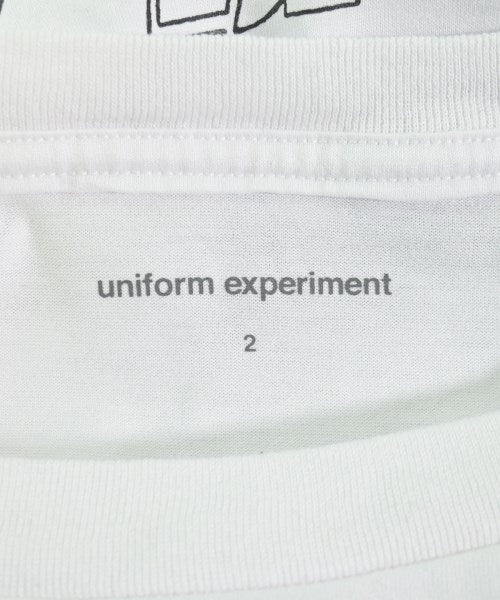 uniform experiment เสื้อยืด/เสื้อท็อปส์