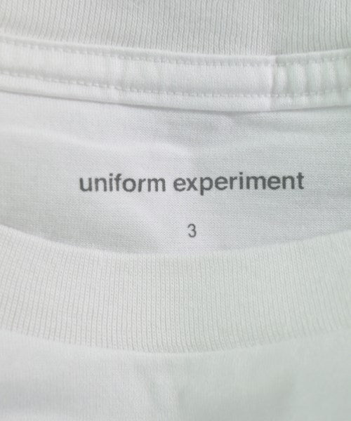 uniform experiment เสื้อยืด/เสื้อท็อปส์