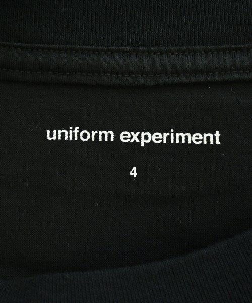 uniform experiment เสื้อยืด/เสื้อท็อปส์
