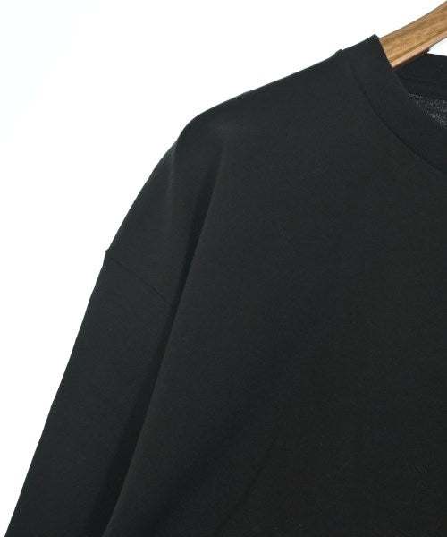 uniform experiment เสื้อยืด/เสื้อท็อปส์