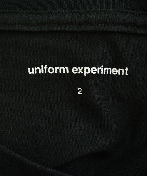 uniform experiment เสื้อยืด/เสื้อท็อปส์