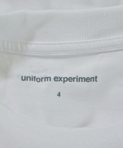 uniform experiment เสื้อยืด/เสื้อท็อปส์