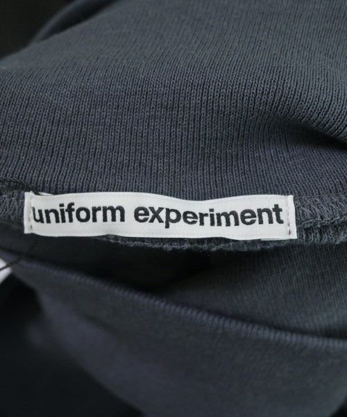 uniform experiment เสื้อยืด/เสื้อท็อปส์