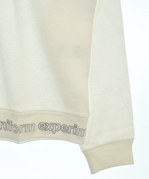 uniform experiment เสื้อยืด/เสื้อท็อปส์