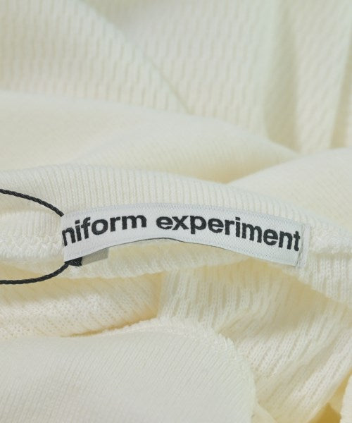 uniform experiment เสื้อยืด/เสื้อท็อปส์