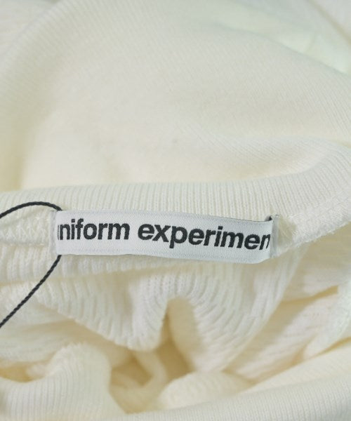 uniform experiment เสื้อยืด/เสื้อท็อปส์