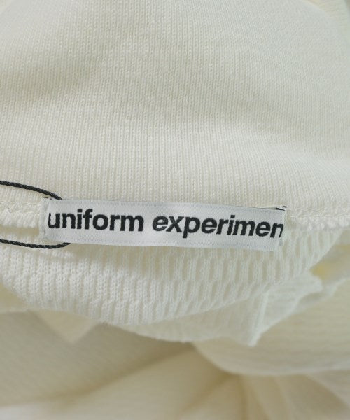 uniform experiment เสื้อยืด/เสื้อท็อปส์
