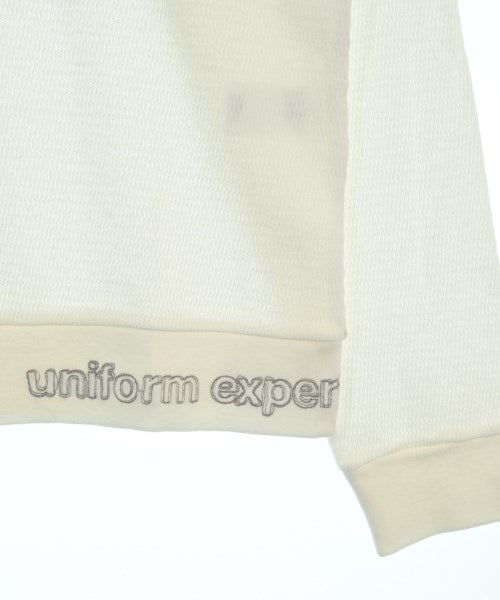 uniform experiment เสื้อยืด/เสื้อท็อปส์