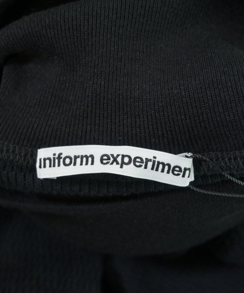 uniform experiment เสื้อยืด/เสื้อท็อปส์
