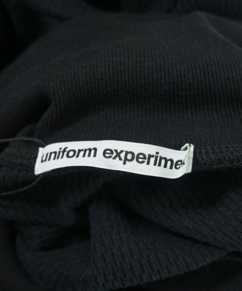 uniform experiment เสื้อยืด/เสื้อท็อปส์