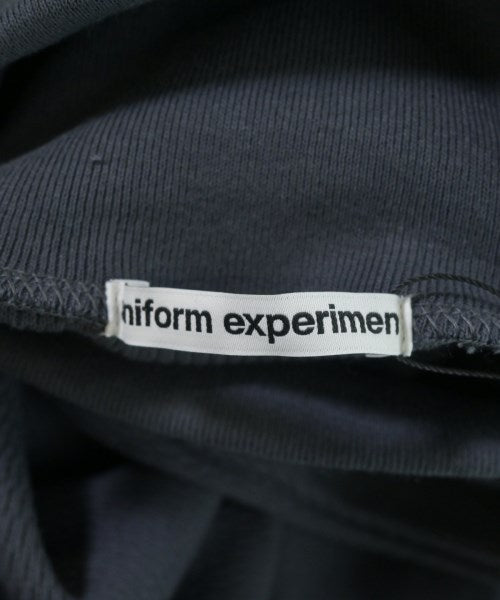 uniform experiment เสื้อยืด/เสื้อท็อปส์