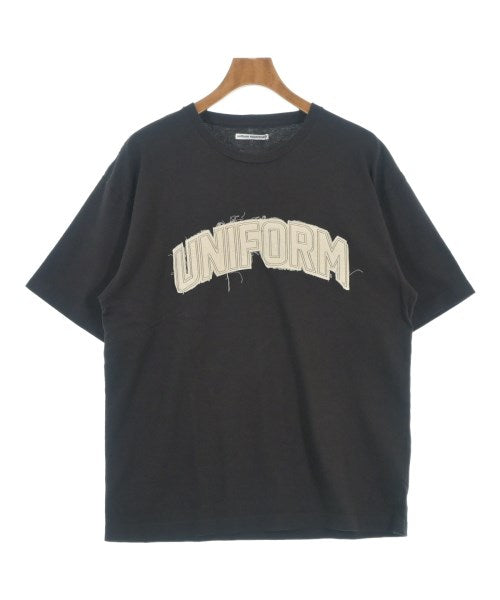 uniform experiment เสื้อยืด/เสื้อท็อปส์