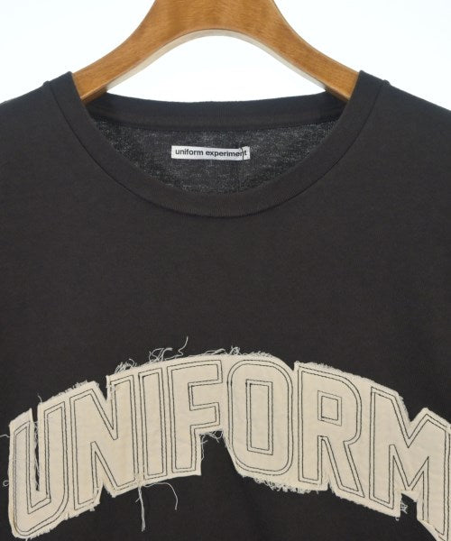 uniform experiment เสื้อยืด/เสื้อท็อปส์