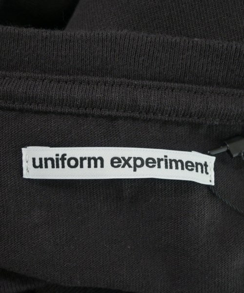 uniform experiment เสื้อยืด/เสื้อท็อปส์