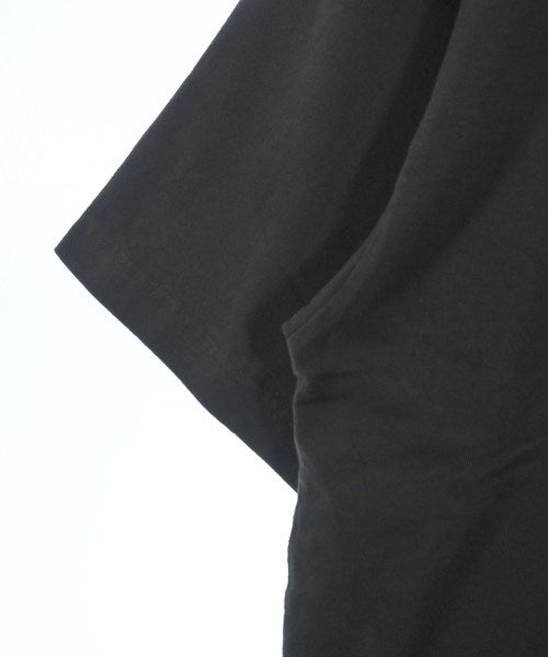 uniform experiment เสื้อยืด/เสื้อท็อปส์