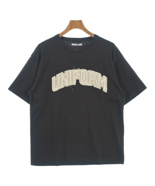 uniform experiment เสื้อยืด/เสื้อท็อปส์