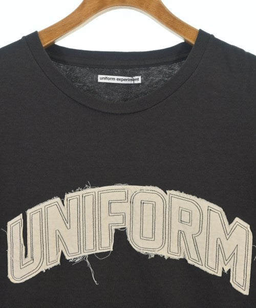 uniform experiment เสื้อยืด/เสื้อท็อปส์