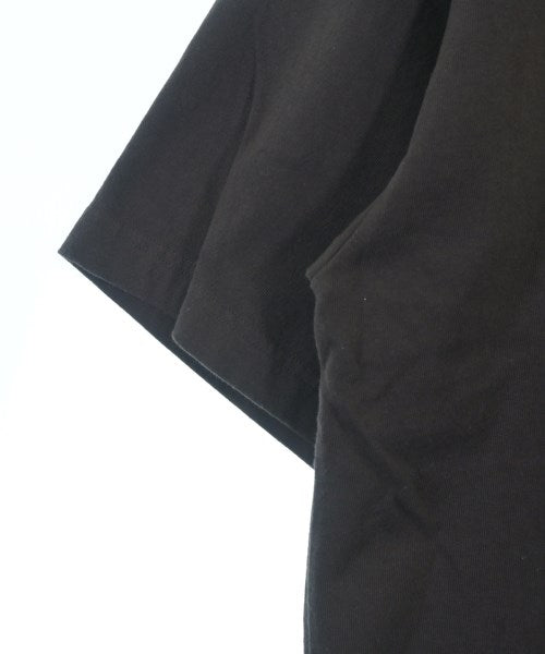 uniform experiment เสื้อยืด/เสื้อท็อปส์
