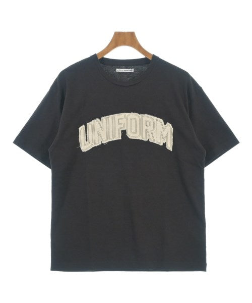 uniform experiment เสื้อยืด/เสื้อท็อปส์