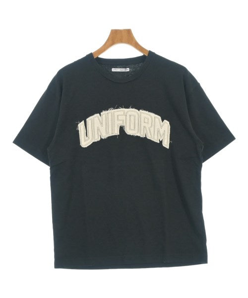 uniform experiment เสื้อยืด/เสื้อท็อปส์