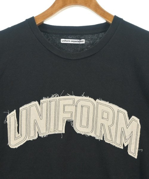 uniform experiment เสื้อยืด/เสื้อท็อปส์