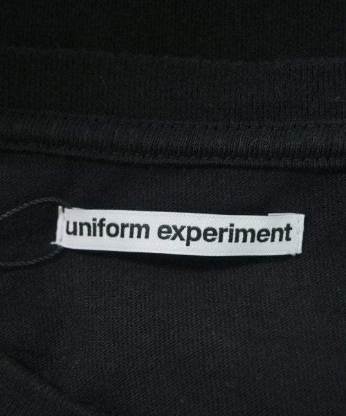 uniform experiment เสื้อยืด/เสื้อท็อปส์