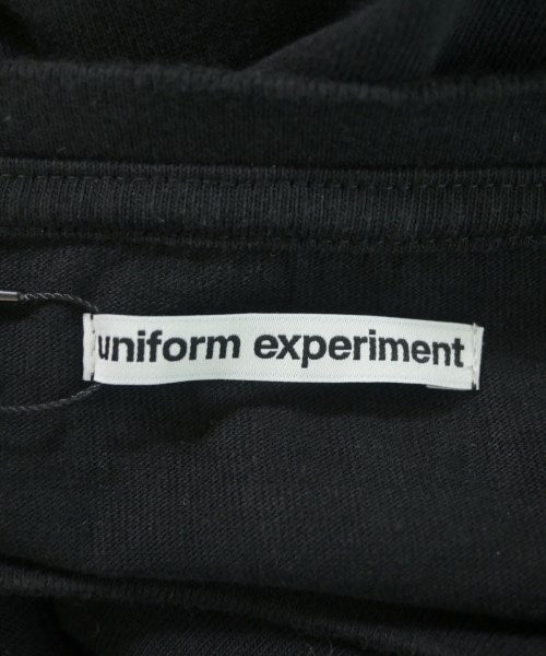 uniform experiment เสื้อยืด/เสื้อท็อปส์
