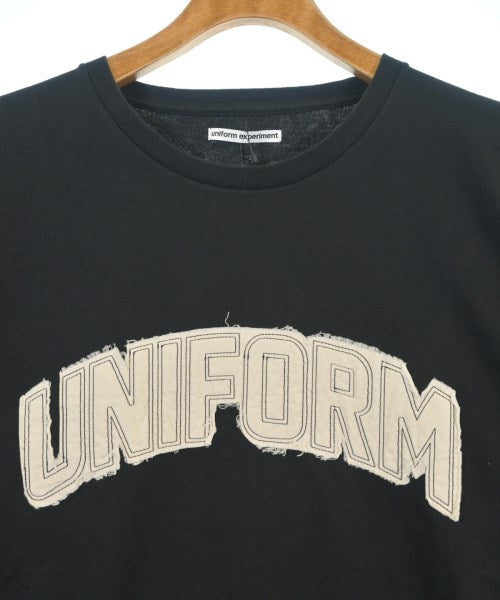 uniform experiment เสื้อยืด/เสื้อท็อปส์