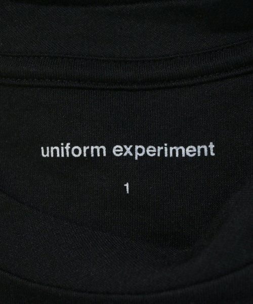 uniform experiment เสื้อยืด/เสื้อท็อปส์