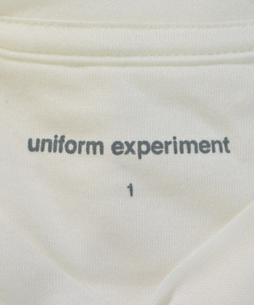 uniform experiment เสื้อยืด/เสื้อท็อปส์