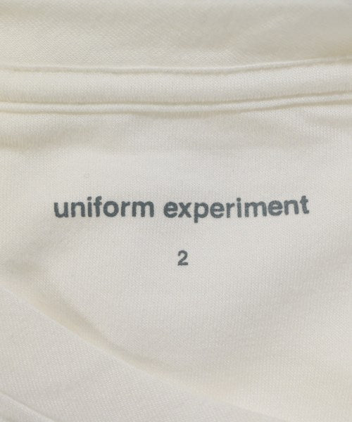 uniform experiment เสื้อยืด/เสื้อท็อปส์
