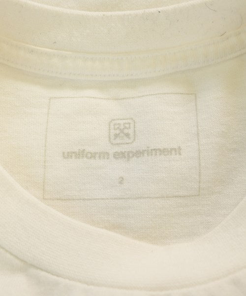 uniform experiment เสื้อยืด/เสื้อท็อปส์