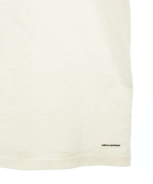 uniform experiment เสื้อยืด/เสื้อท็อปส์