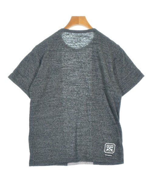 uniform experiment เสื้อยืด/เสื้อท็อปส์