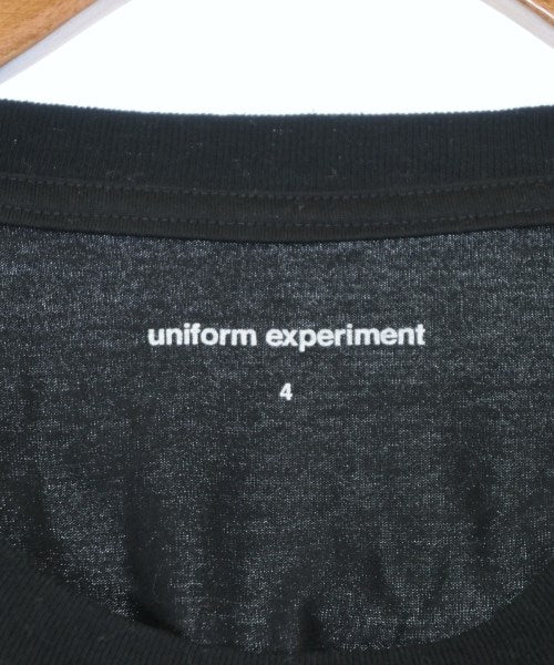uniform experiment เสื้อยืด/เสื้อท็อปส์