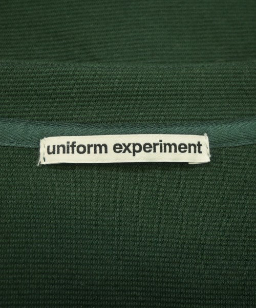 uniform experiment เสื้อยืด/เสื้อท็อปส์