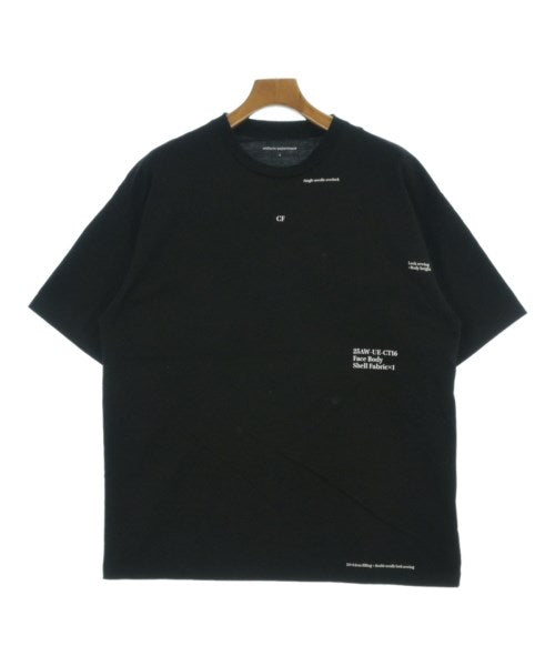 uniform experiment เสื้อยืด/เสื้อท็อปส์