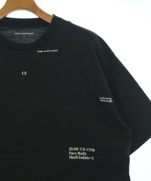 uniform experiment เสื้อยืด/เสื้อท็อปส์