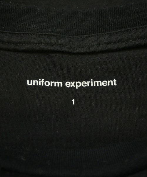 uniform experiment เสื้อยืด/เสื้อท็อปส์