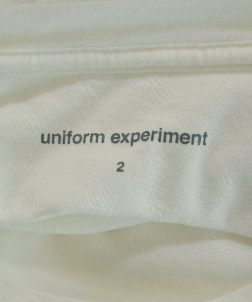 uniform experiment เสื้อยืด/เสื้อท็อปส์