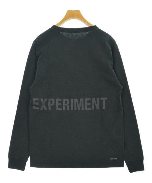 uniform experiment เสื้อยืด/เสื้อท็อปส์