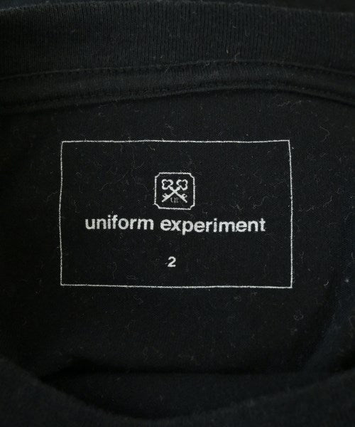 uniform experiment เสื้อยืด/เสื้อท็อปส์