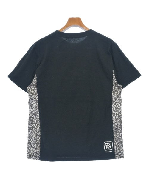 uniform experiment เสื้อยืด/เสื้อท็อปส์