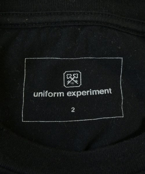 uniform experiment เสื้อยืด/เสื้อท็อปส์