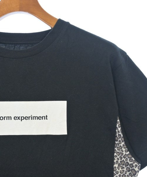 uniform experiment เสื้อยืด/เสื้อท็อปส์