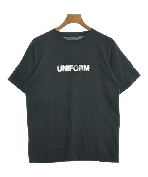 uniform experiment เสื้อยืด/เสื้อท็อปส์