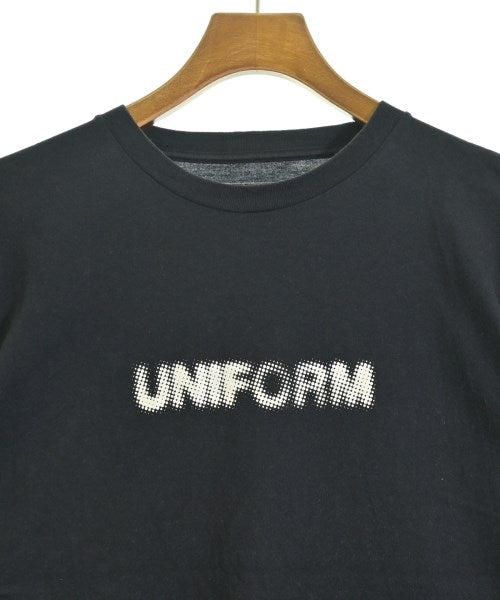 uniform experiment เสื้อยืด/เสื้อท็อปส์