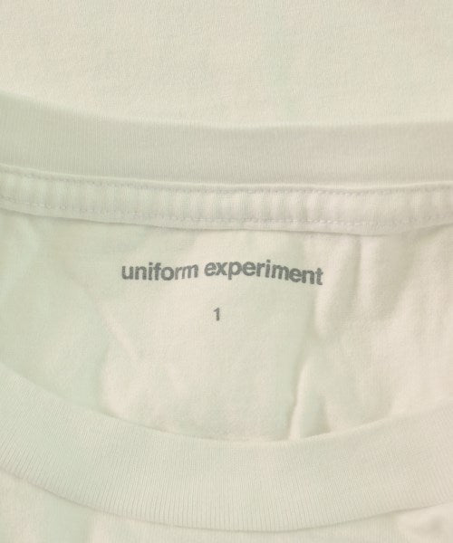 uniform experiment เสื้อยืด/เสื้อท็อปส์