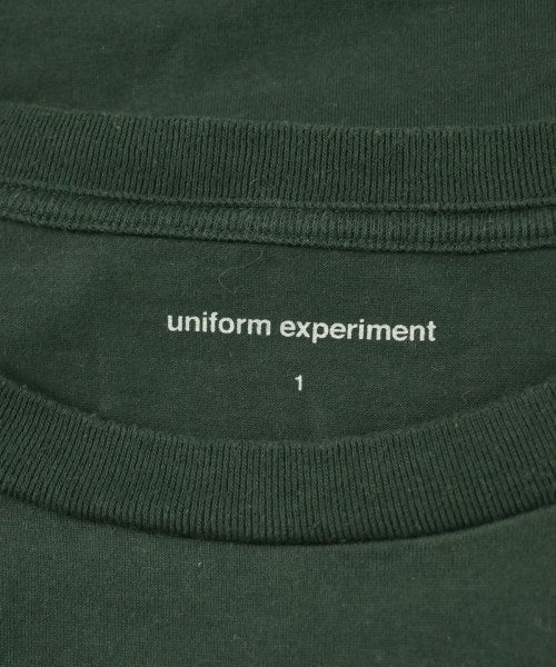 uniform experiment เสื้อยืด/เสื้อท็อปส์